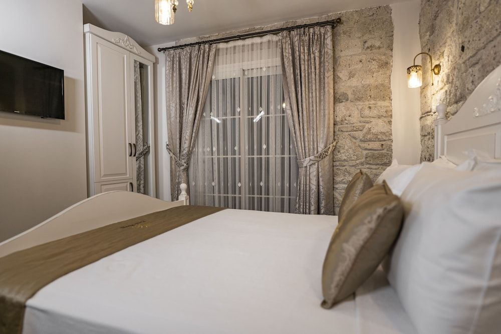 Provence Mansion Alacati Deluxe Room (No Balcony) 2