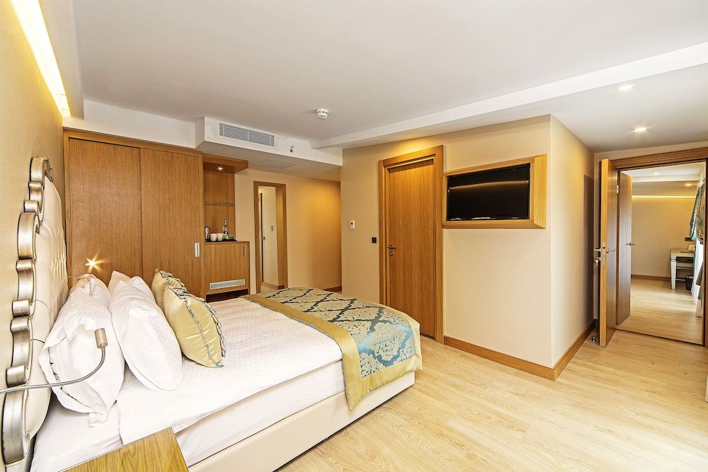 undefined Mukarnas Taksim Hotel 10