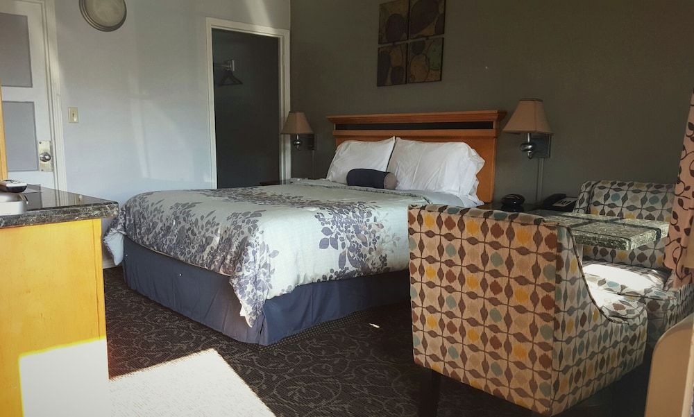 Garden View Inn Standard Room, 1 King Bed 2