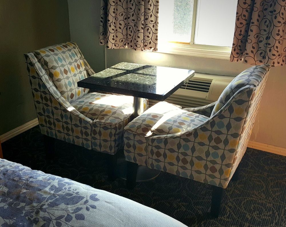 Garden View Inn Standard Room, 1 King Bed 4