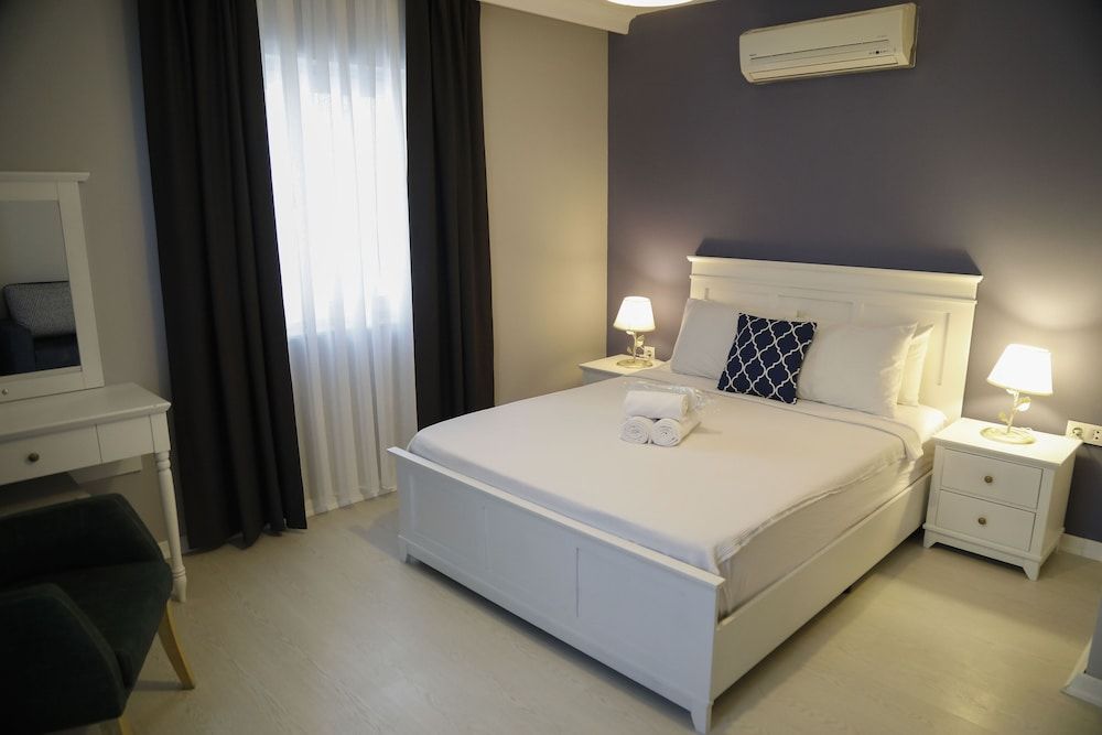 Elda Koyici Alacatı