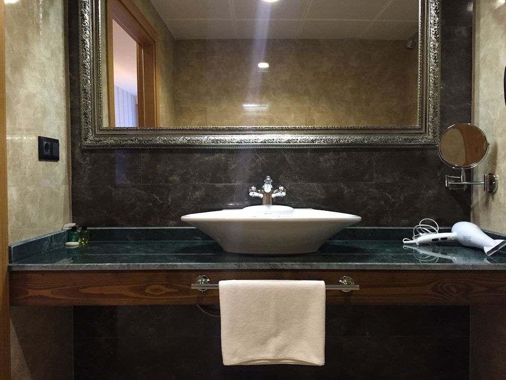 Neba Royal Hotel Single Room 3