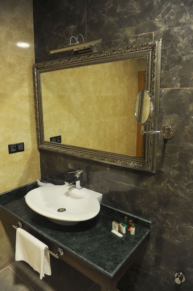 Neba Royal Hotel Standard Double or Twin Room 4