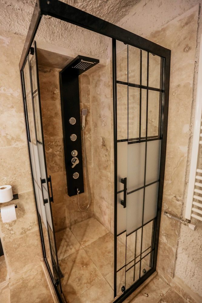 Sunset Cave King Cave Suite 4