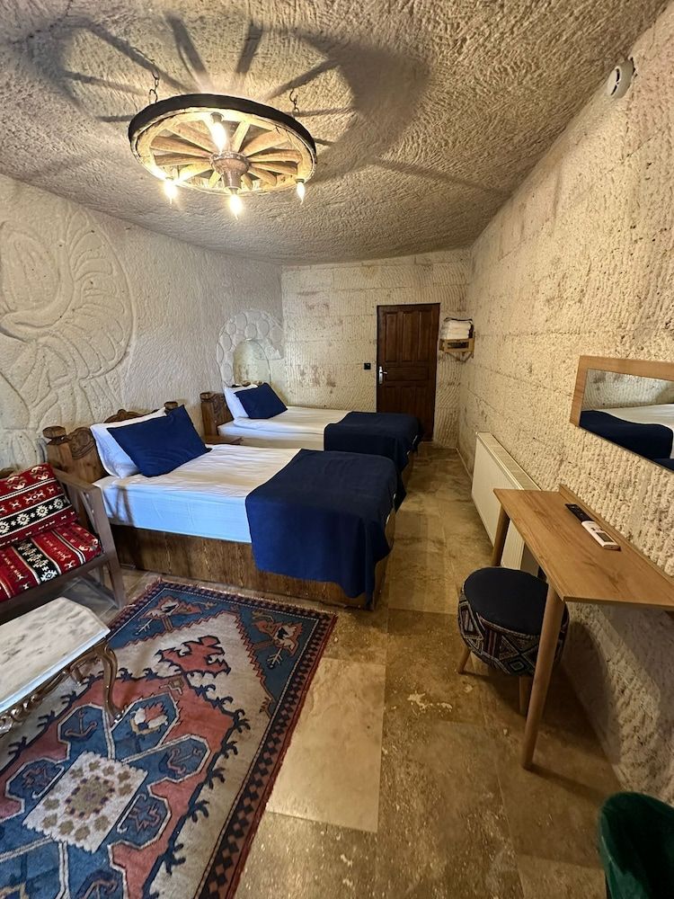 Sunset Cave Family Cave Suites