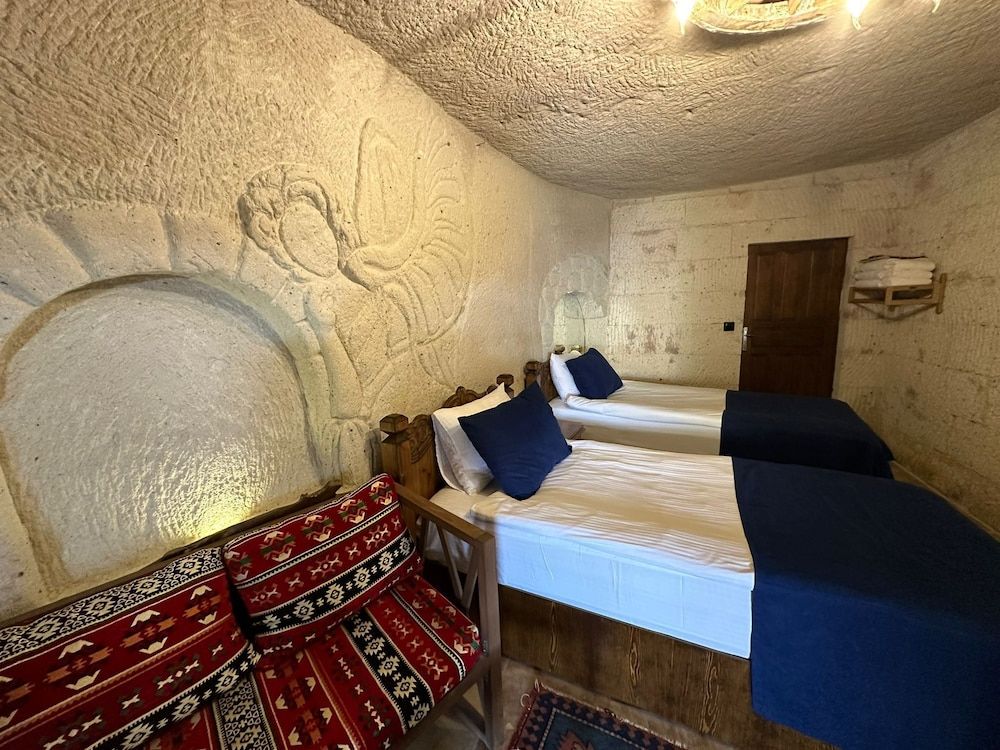 Sunset Cave Family Cave Suites 3