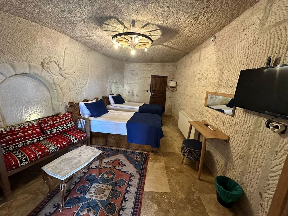 Sunset Cave Family Cave Suites 4