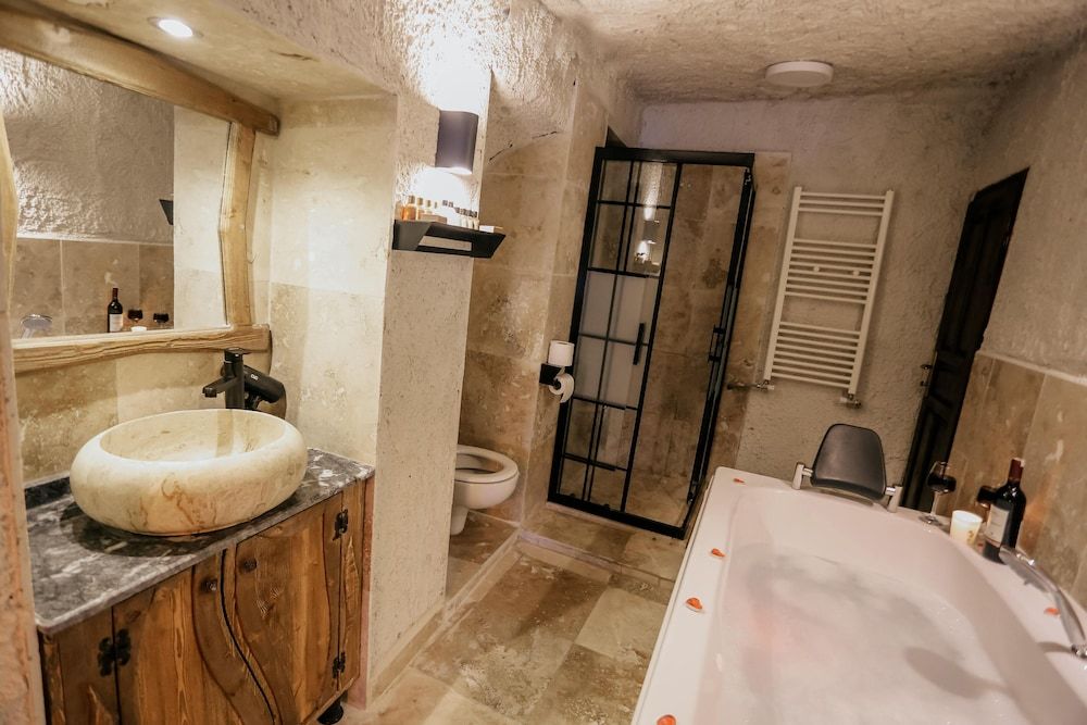 Sunset Cave King Cave Suite 5