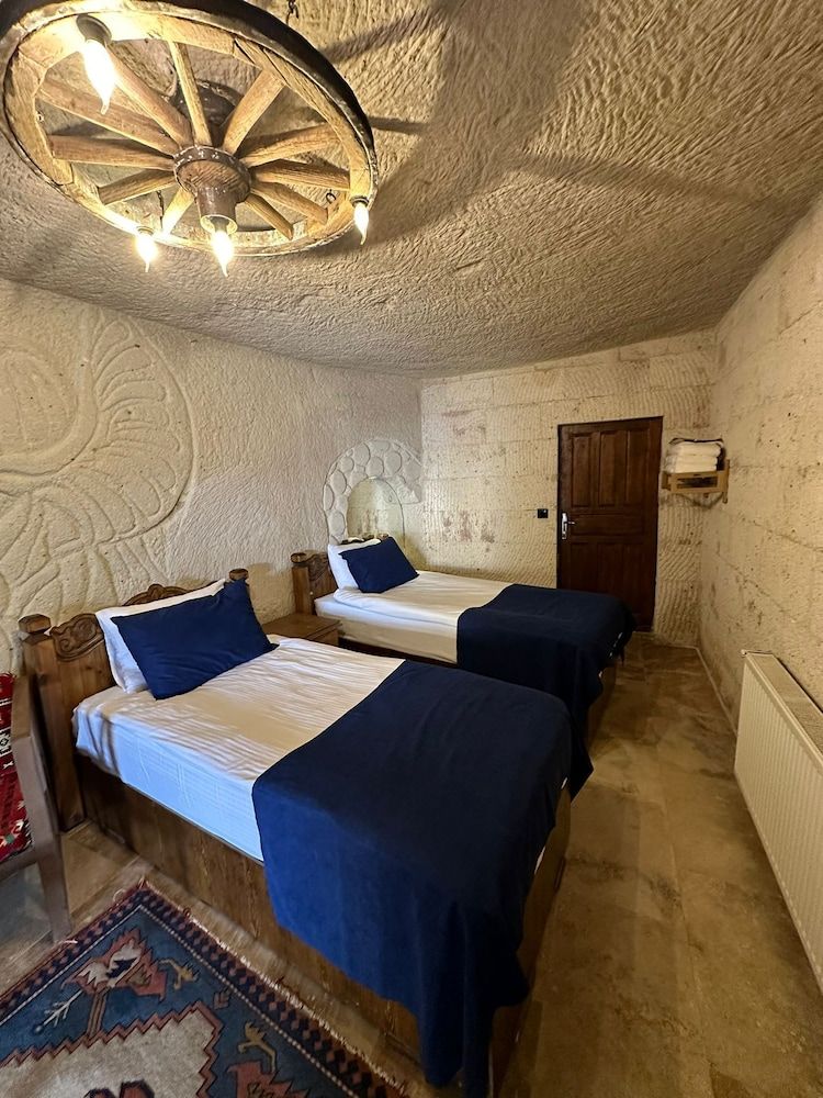 Sunset Cave Family Cave Suites 5