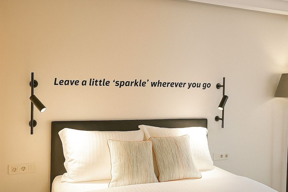 Sparkle Hotel Standard Double Room, 1 Queen Bed 3