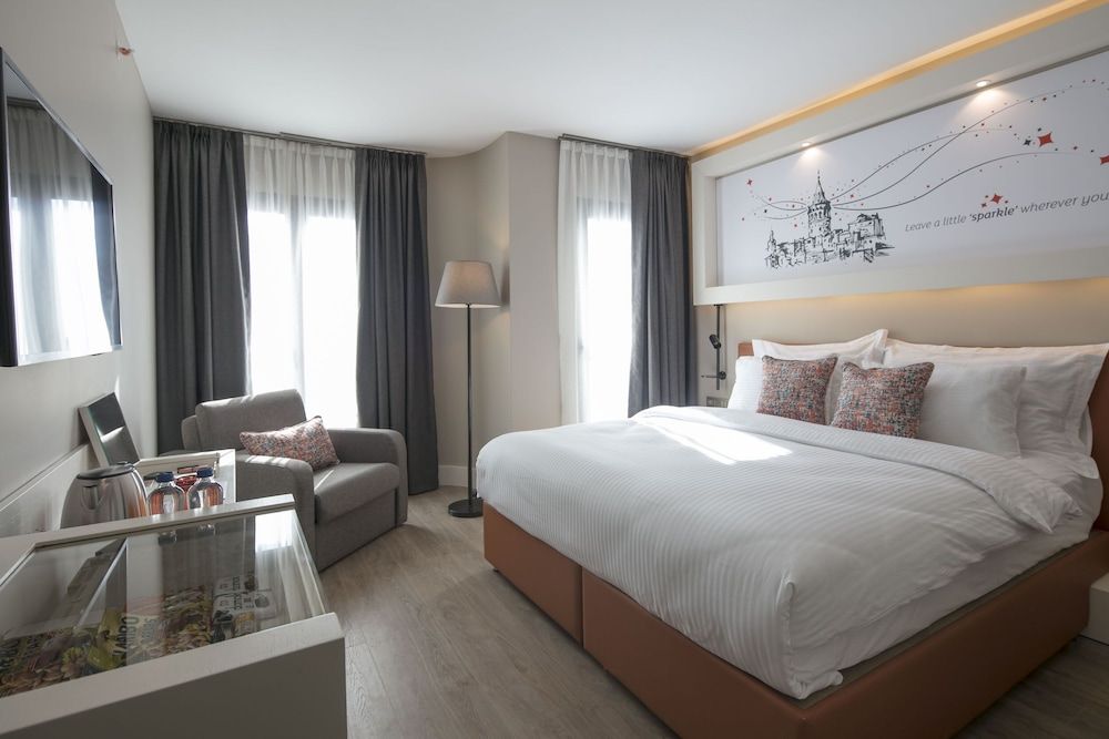 undefined Sparkle Hotel 4