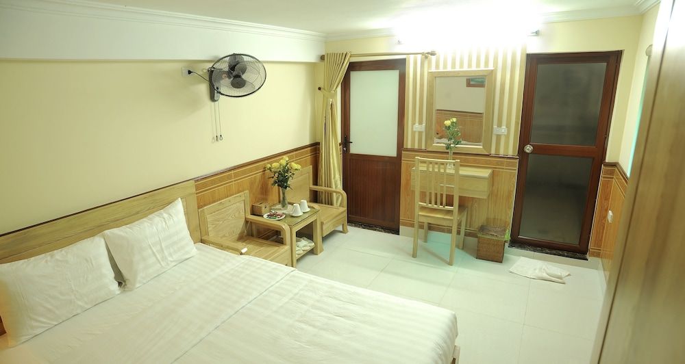 Hoang Giang Homestay Basic Double Room, 1 Queen Bed, Accessible, Garden View