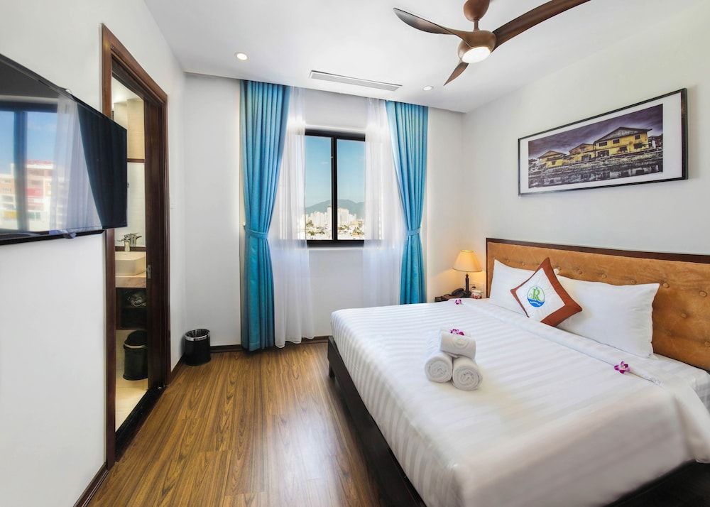 Superior Double Room, City View