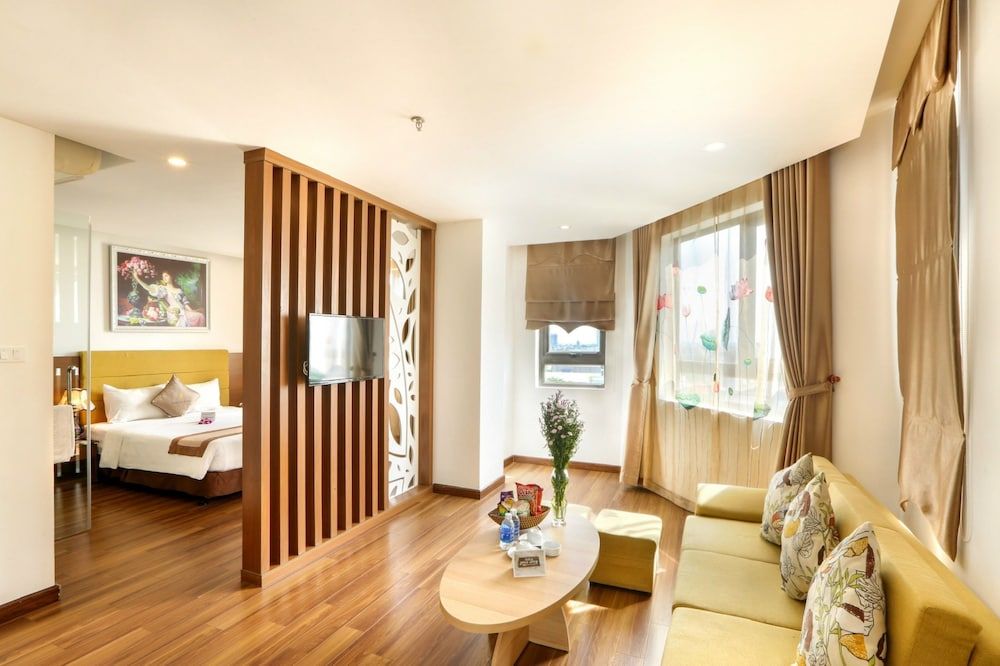 Ngoc Lan Hotel Luxury Double Room 5