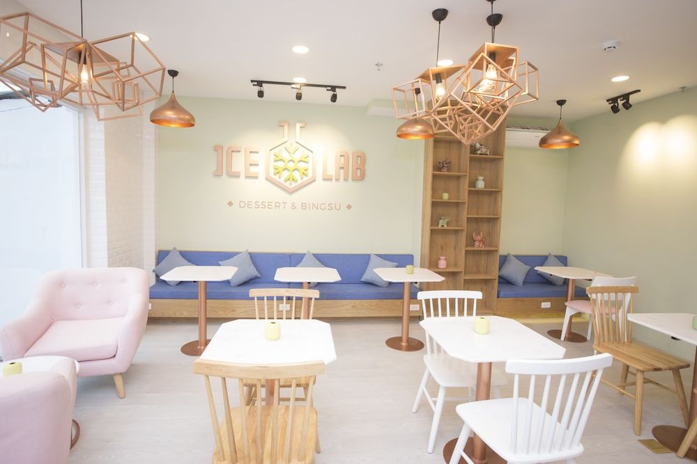 undefined The Homee Cozy Modern Studio Apartment 9