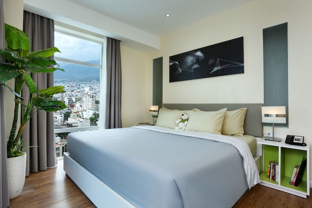 2 Bedroom Deluxe Club Suite Mountain View