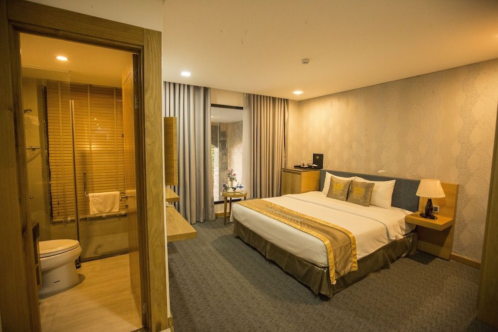 Deluxe Double Room (with Window)
