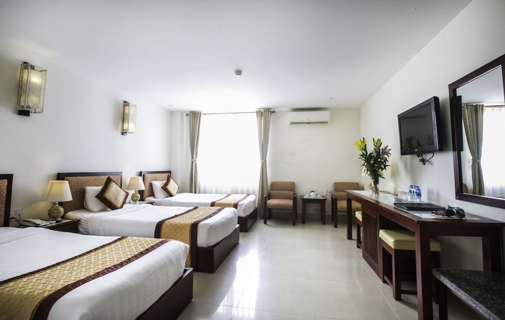 undefined Luxe Hotel 4