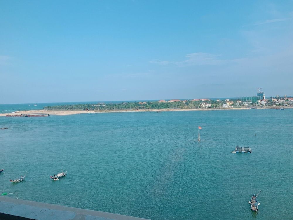 undefined Luxe Hotel 10