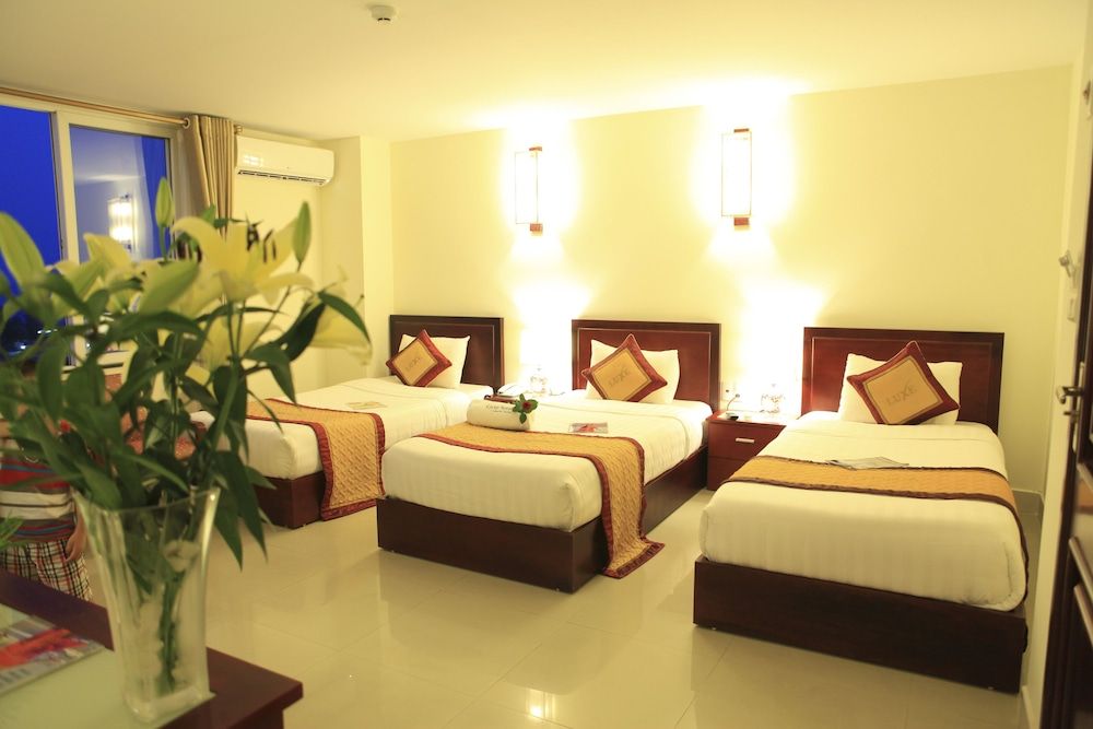 undefined Luxe Hotel 7