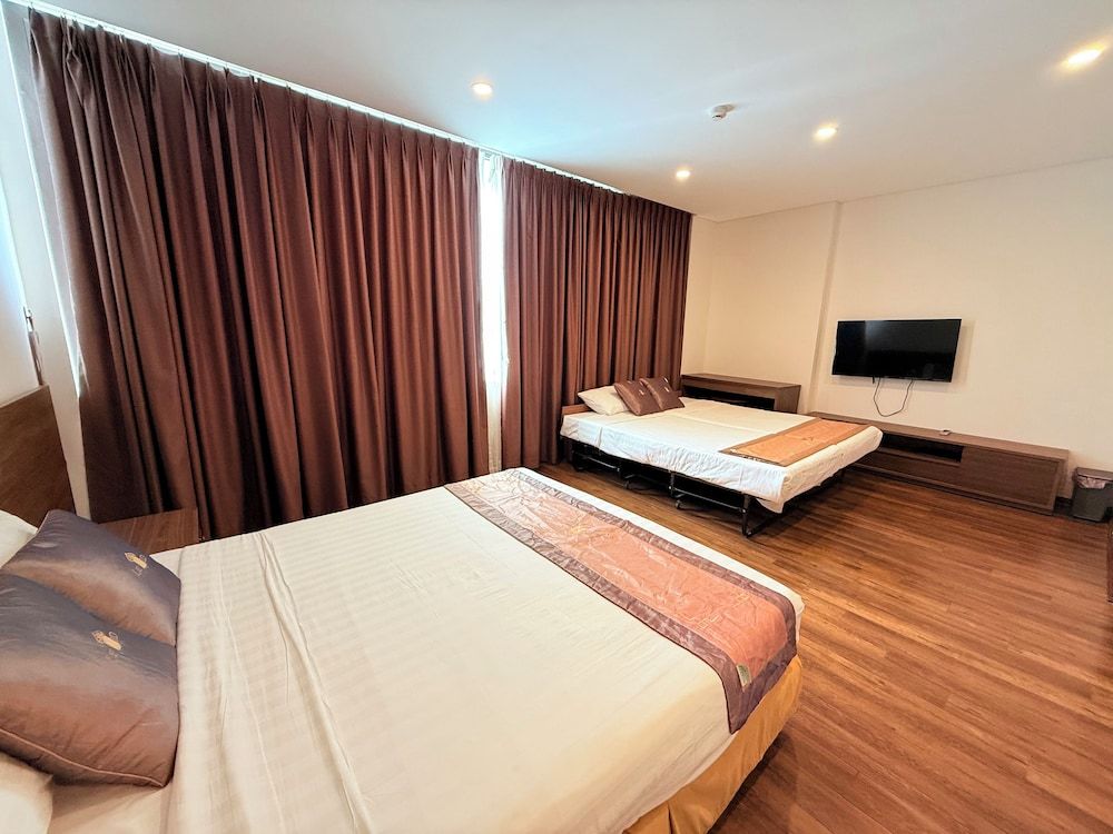 Deluxe Quadruple Room, 1 Bedroom, City View