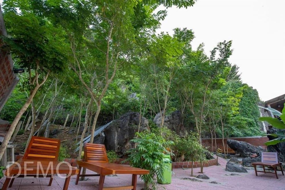 Thien Thanh Hotel Family Room, Garden View 3