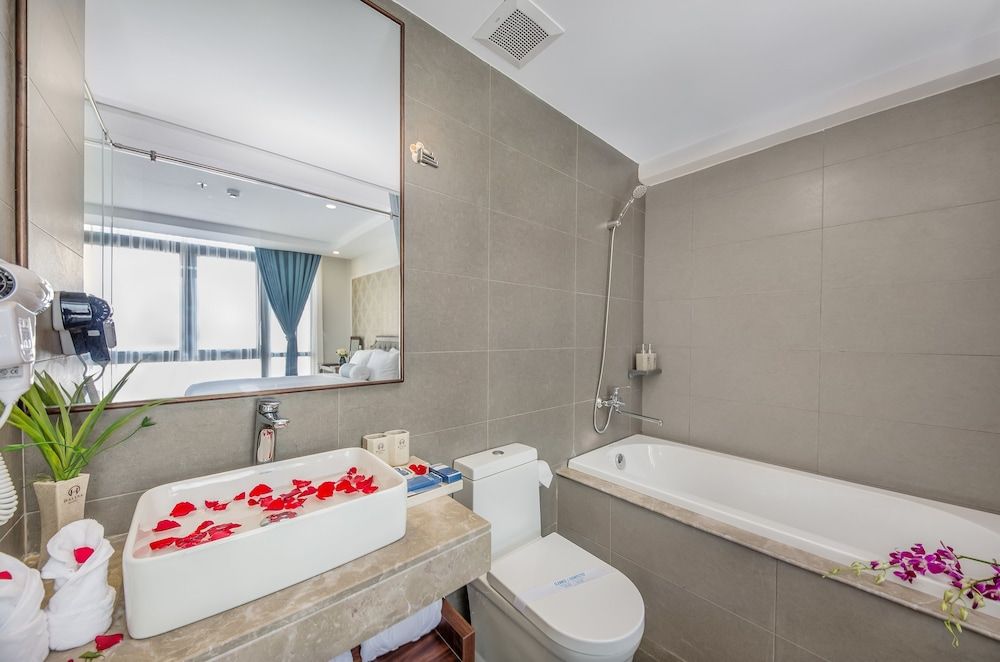 Halina Hotel & Apartment Suite King Ocean View With Bathtub 4