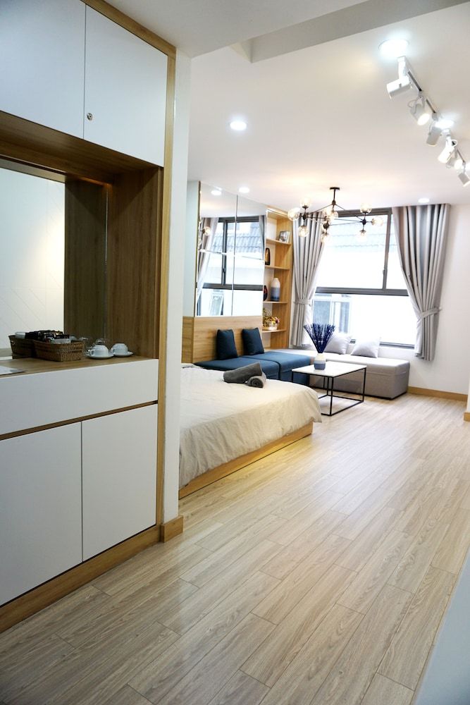 Studio Apartment near Airport Luxury Studio, 1 Bedroom, Pool Access 4