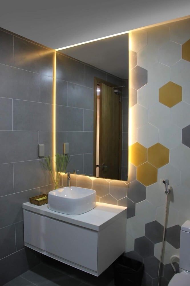 Studio Apartment near Airport Luxury Studio, 1 Bedroom, Pool Access 2