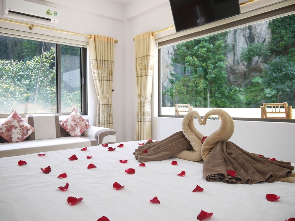 Thao Nguyen Homestay Superior Room, 1 Queen Bed, Mountain View, Corner 8