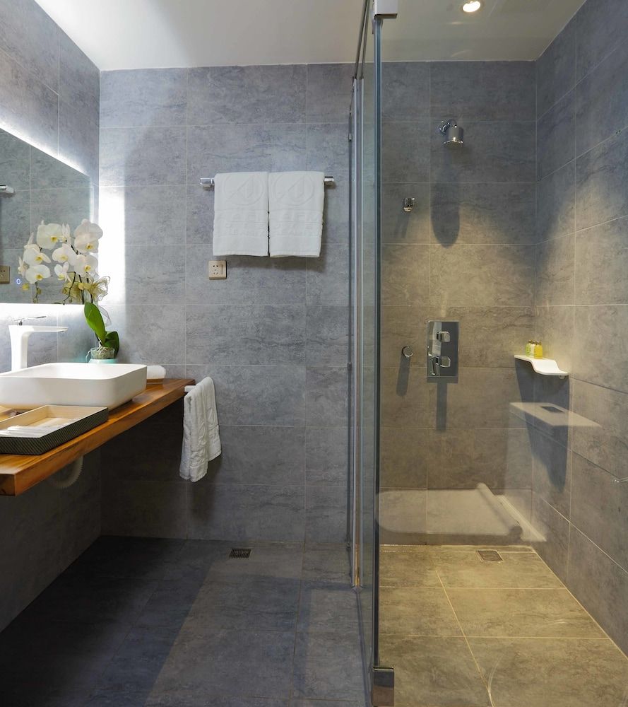 A&EM Art Hotel Premium Twin Room 8