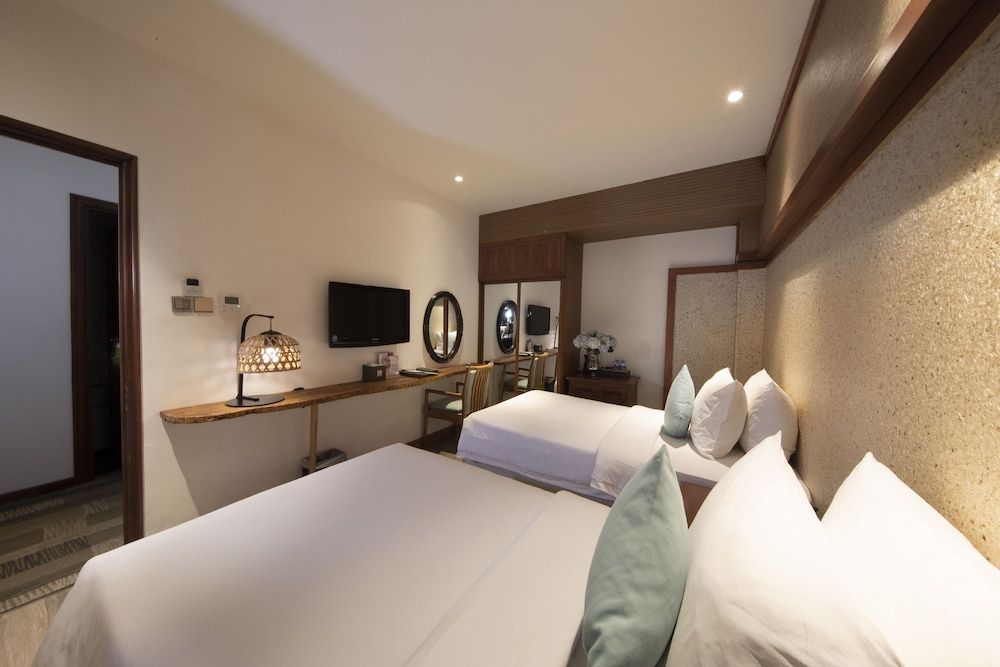 A&EM Art Hotel Premium Twin Room 4