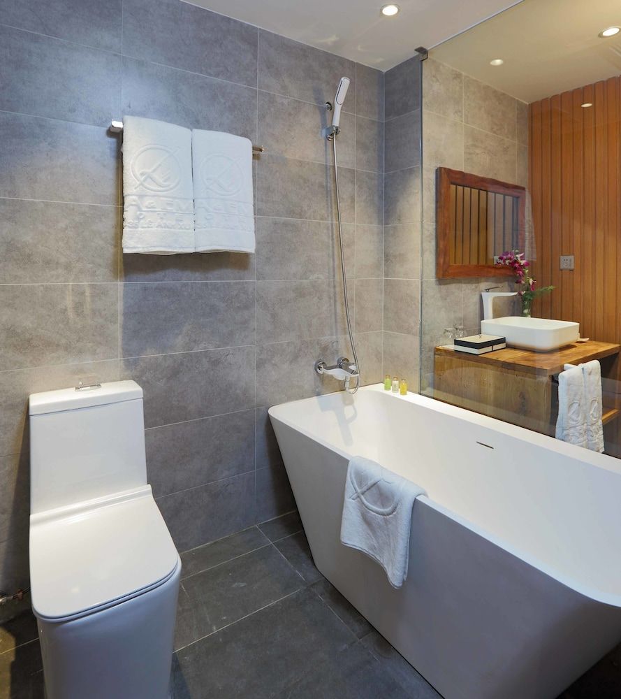 A&EM Art Hotel Premium Twin Room 9