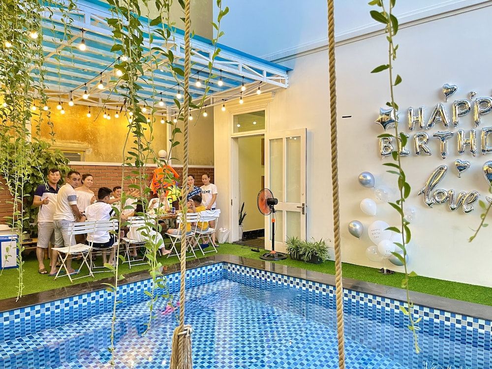 undefined fullhouse hoian 10