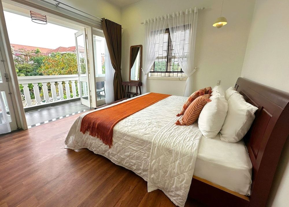 undefined fullhouse hoian