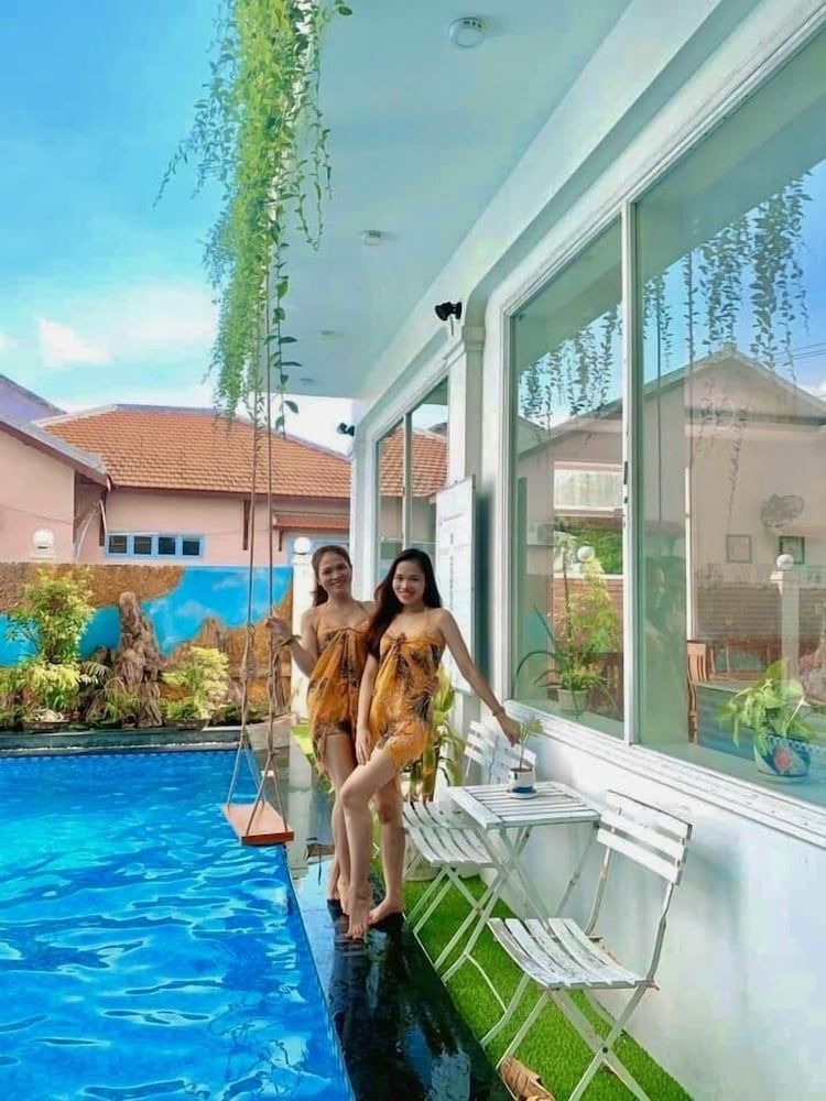 undefined fullhouse hoian 7