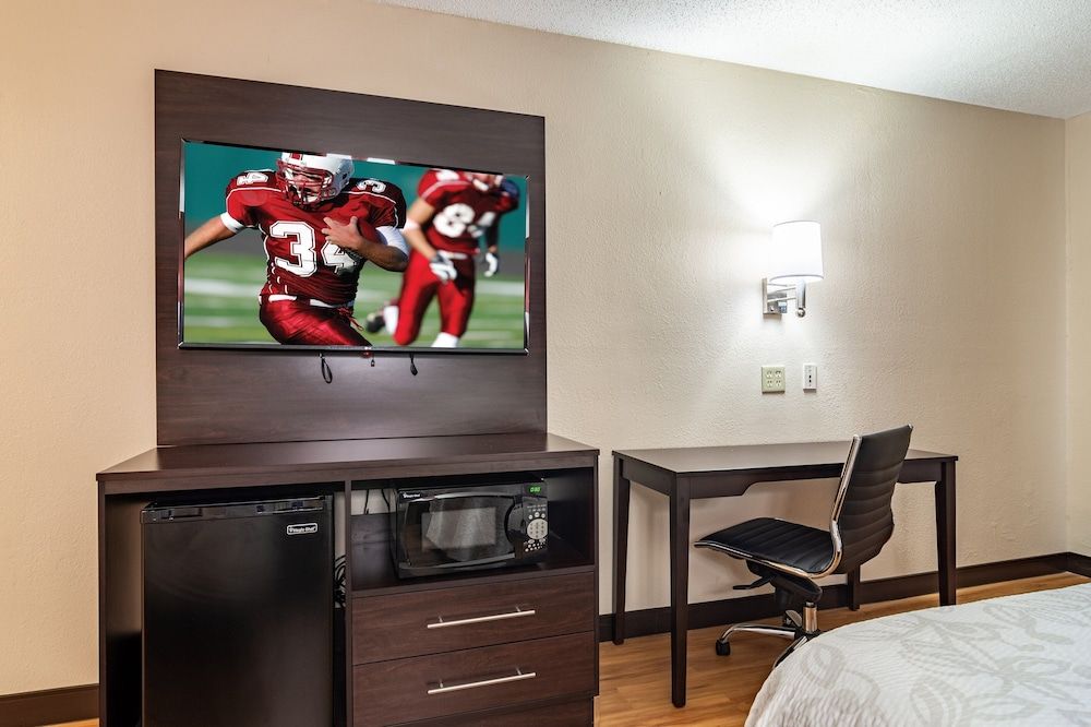 Red Roof Inn PLUS+ & Suites Atlanta Airport South Superior Room (1 King & 1 Queen, Smoke Free) 5