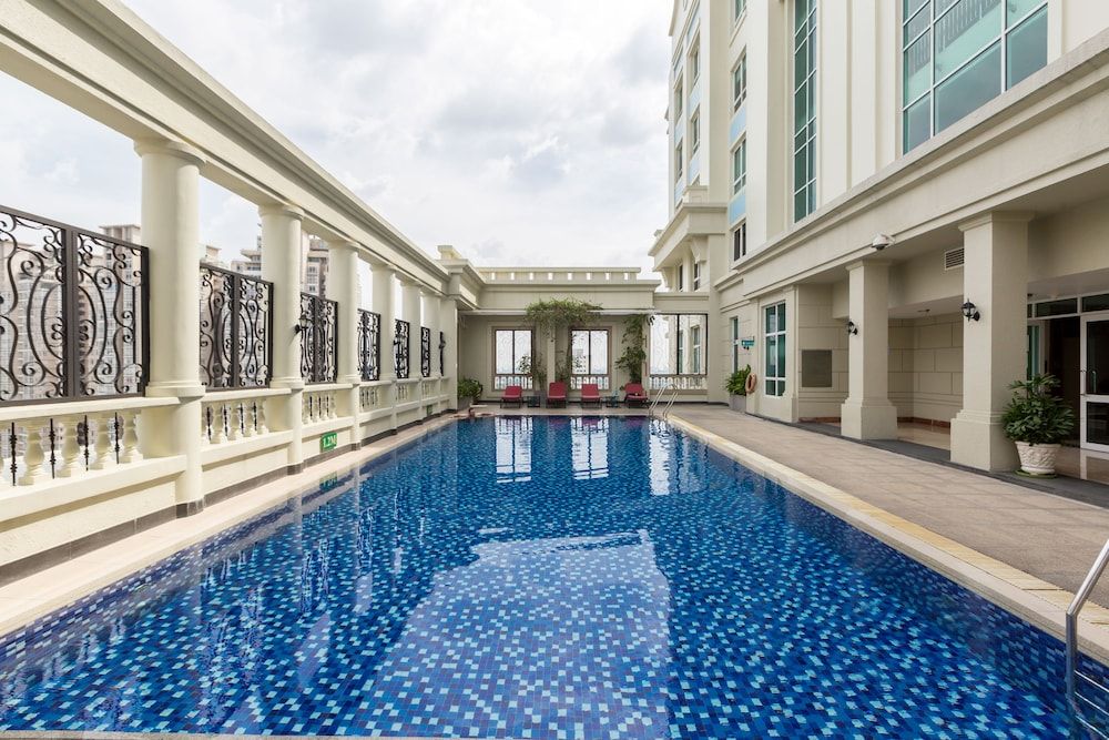 undefined The Manor Luxury 1BR Apartment Center 2