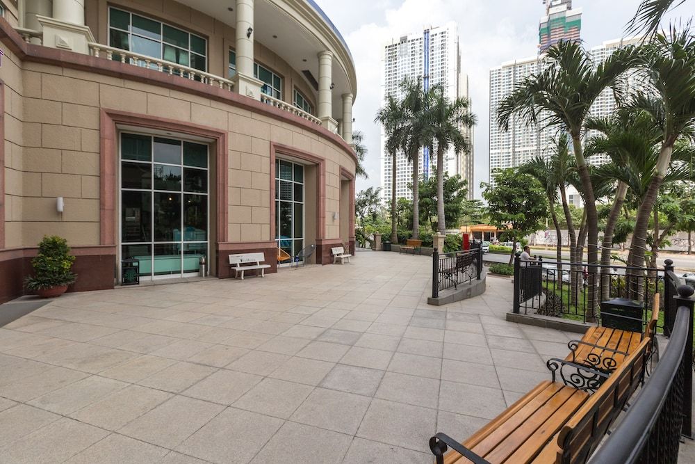 undefined The Manor Luxury 1BR Apartment Center