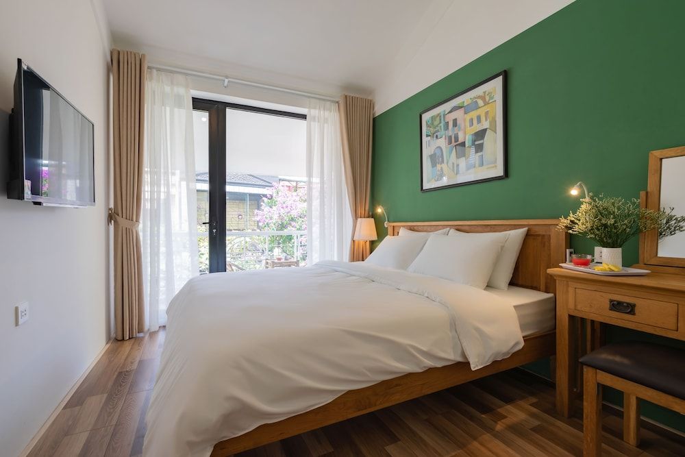 Backy Posh Hostel by Poshtel Vietnam Deluxe Double Room, 1 King Bed, City View 9