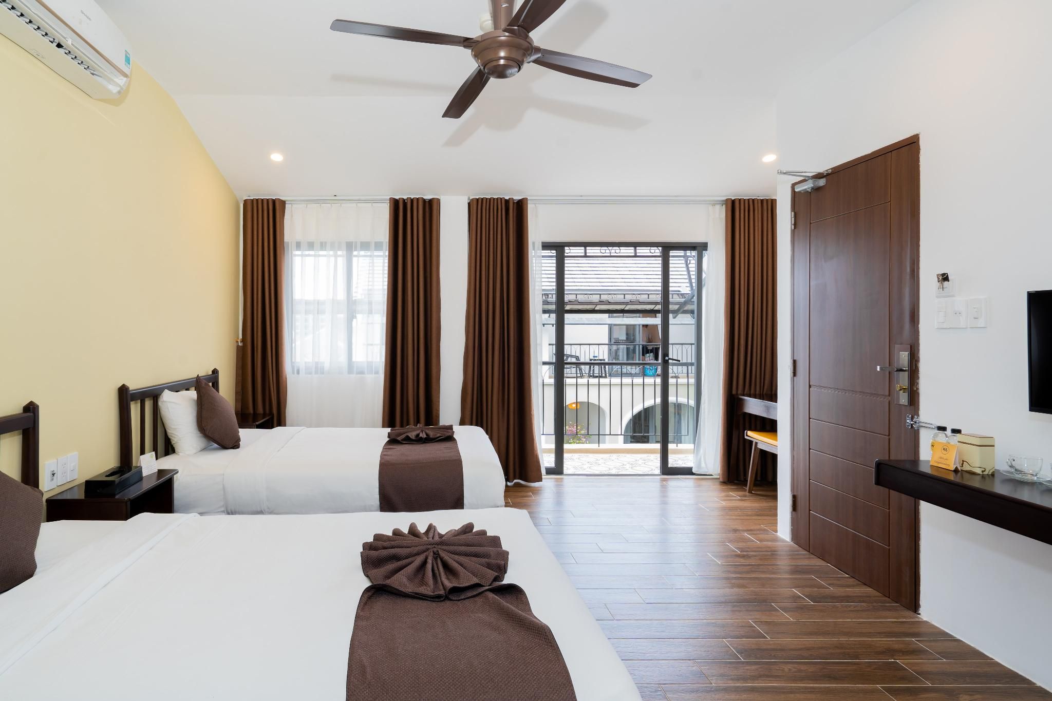 Deluxe Family Room