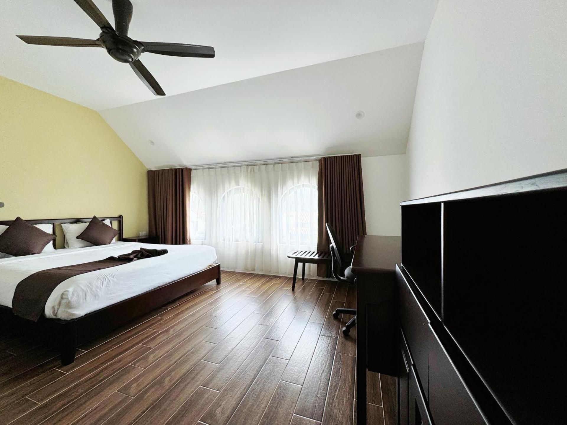 Apartment with Balcony and Kitchen