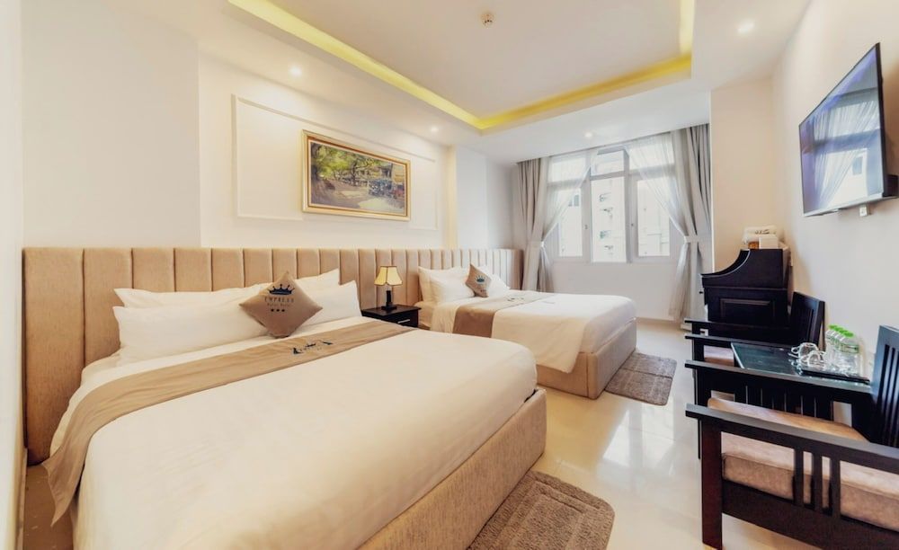 Deluxe Quadruple Room, 2 Queen Beds (with Window)