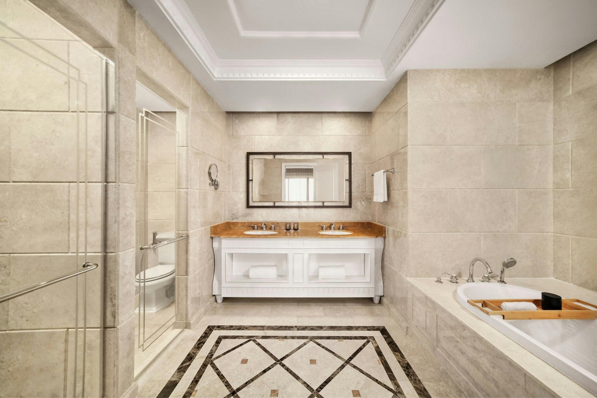 Senior Suite Garden, 1 Bedroom Suite, 1 King, Garden view, Balcony