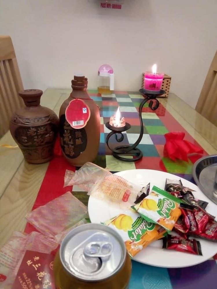 undefined Friendly Home 8