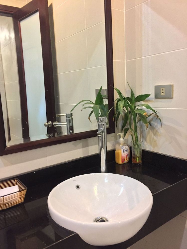 Golden Lotus Halong Hotel Deluxe Double Room 9