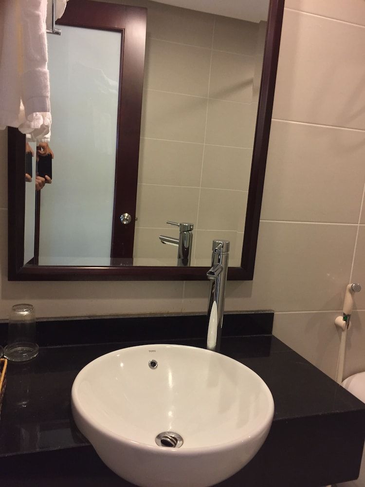 Golden Lotus Halong Hotel Deluxe Triple Room 8