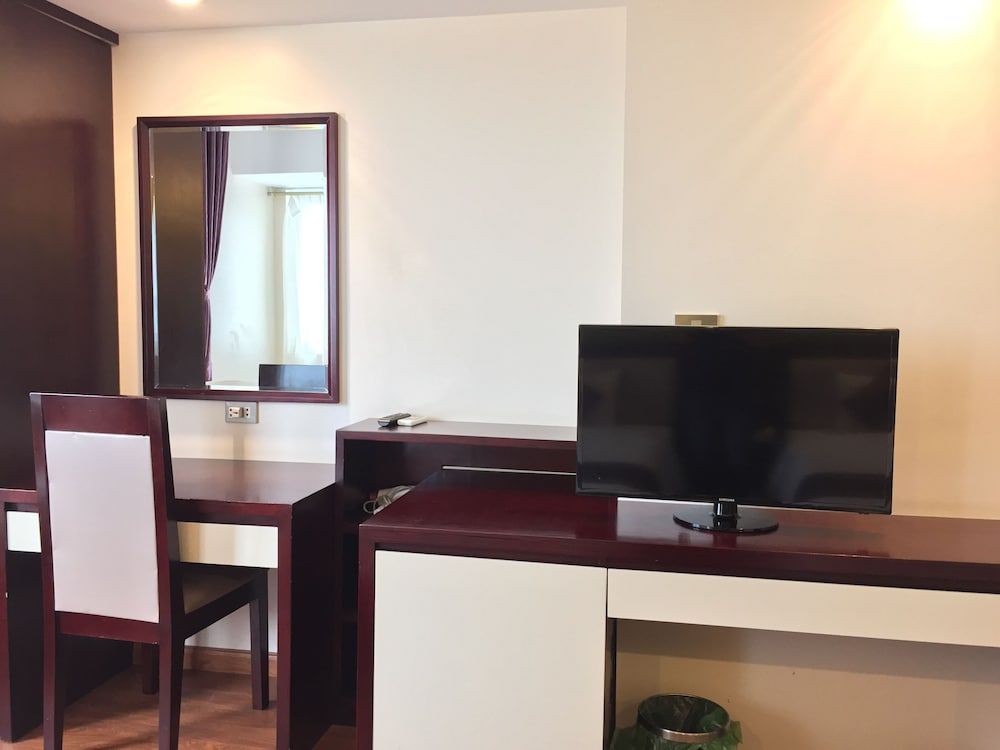 undefined Golden Lotus Halong Hotel 8