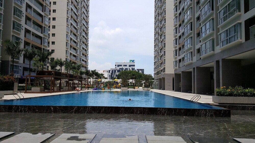 undefined Henry Apt Expo Secc Goft SWPool F11th 3