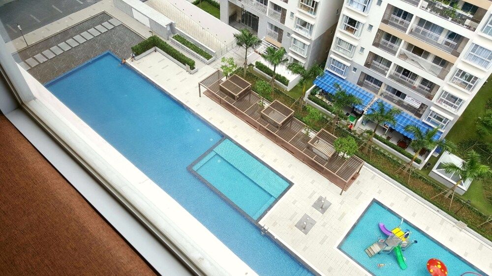 undefined Henry Apt Expo Secc Goft SWPool F11th 5